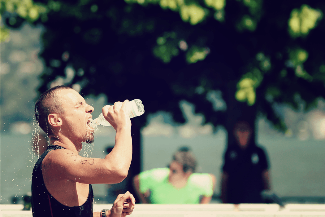 Acqua e idratazione nello sport, ma allo sportivo non basta bere molto