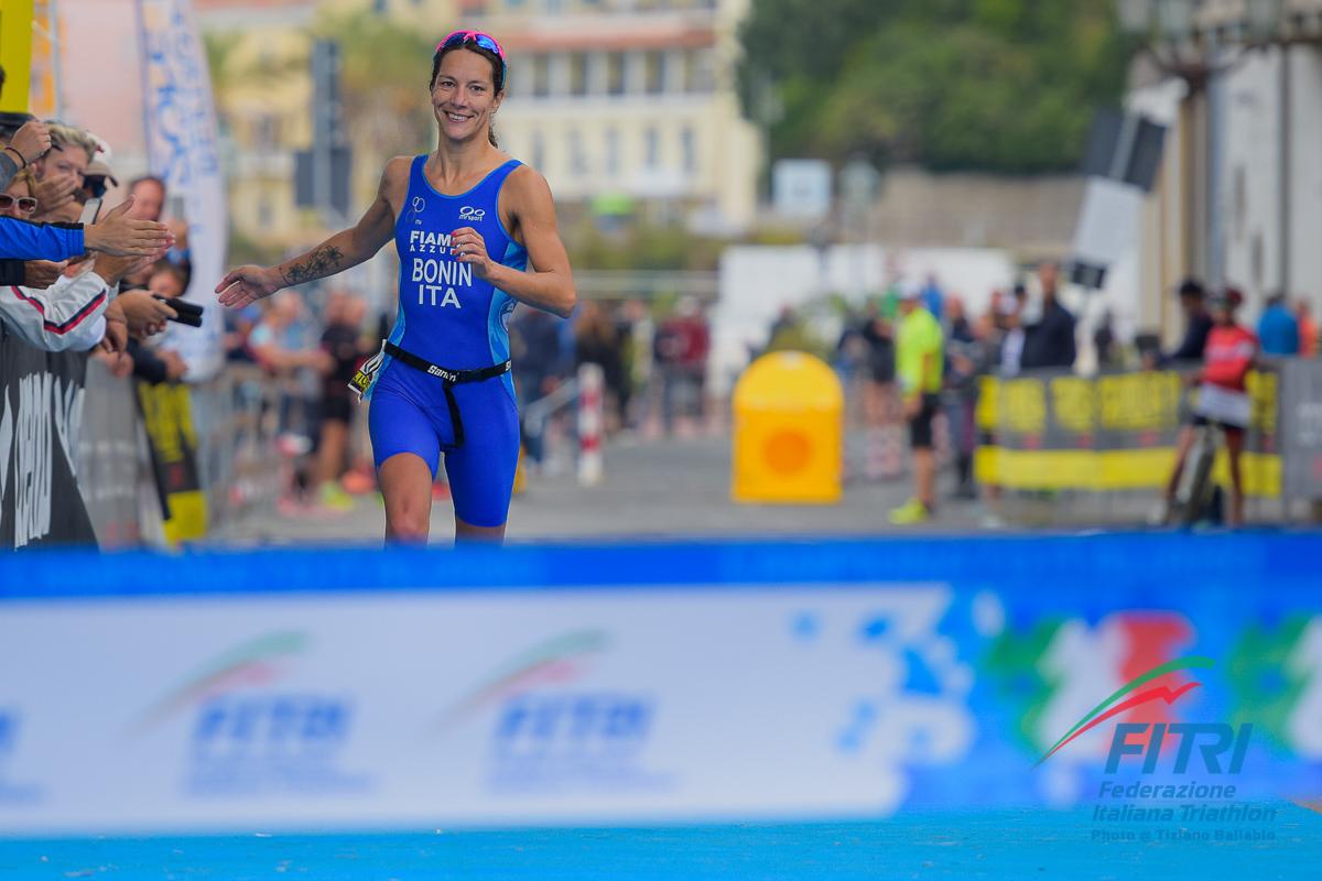 Charlotte Bonin vince il titolo italiano di Triathlon Olimpico a Lerici