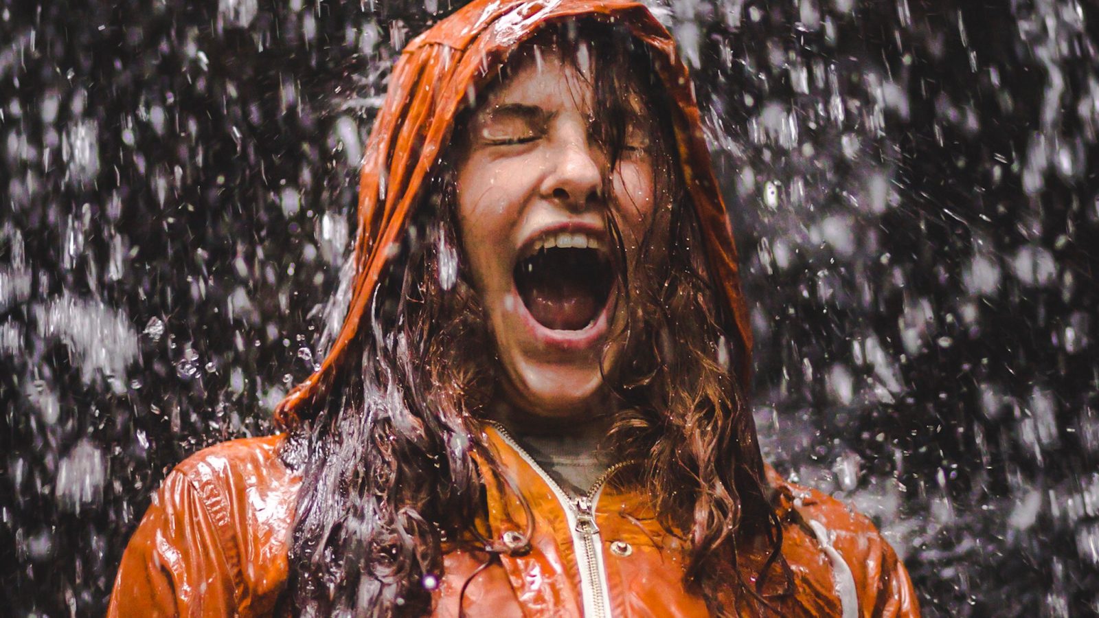 Maratona sotto la pioggia: 10 consigli pratici