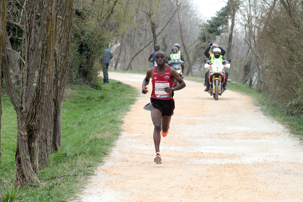 L’ex idraulico dopo la vittoria alla Treviso Marathon 2018 ha aperto una piccola “azienda agricola” in Africa