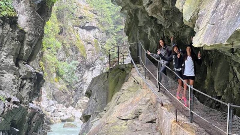 Camminando lungo la Via Spluga, tra Svizzera e Italia