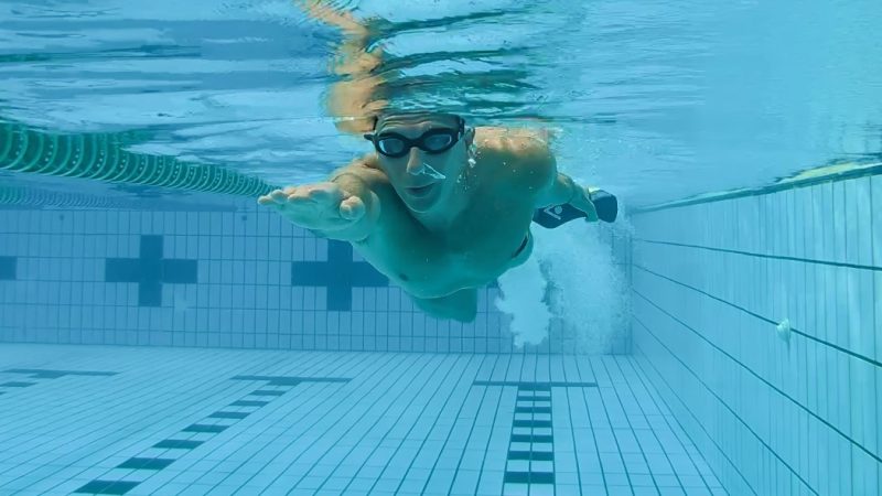 Come usare gambe e braccia nel nuoto in modo armonioso
