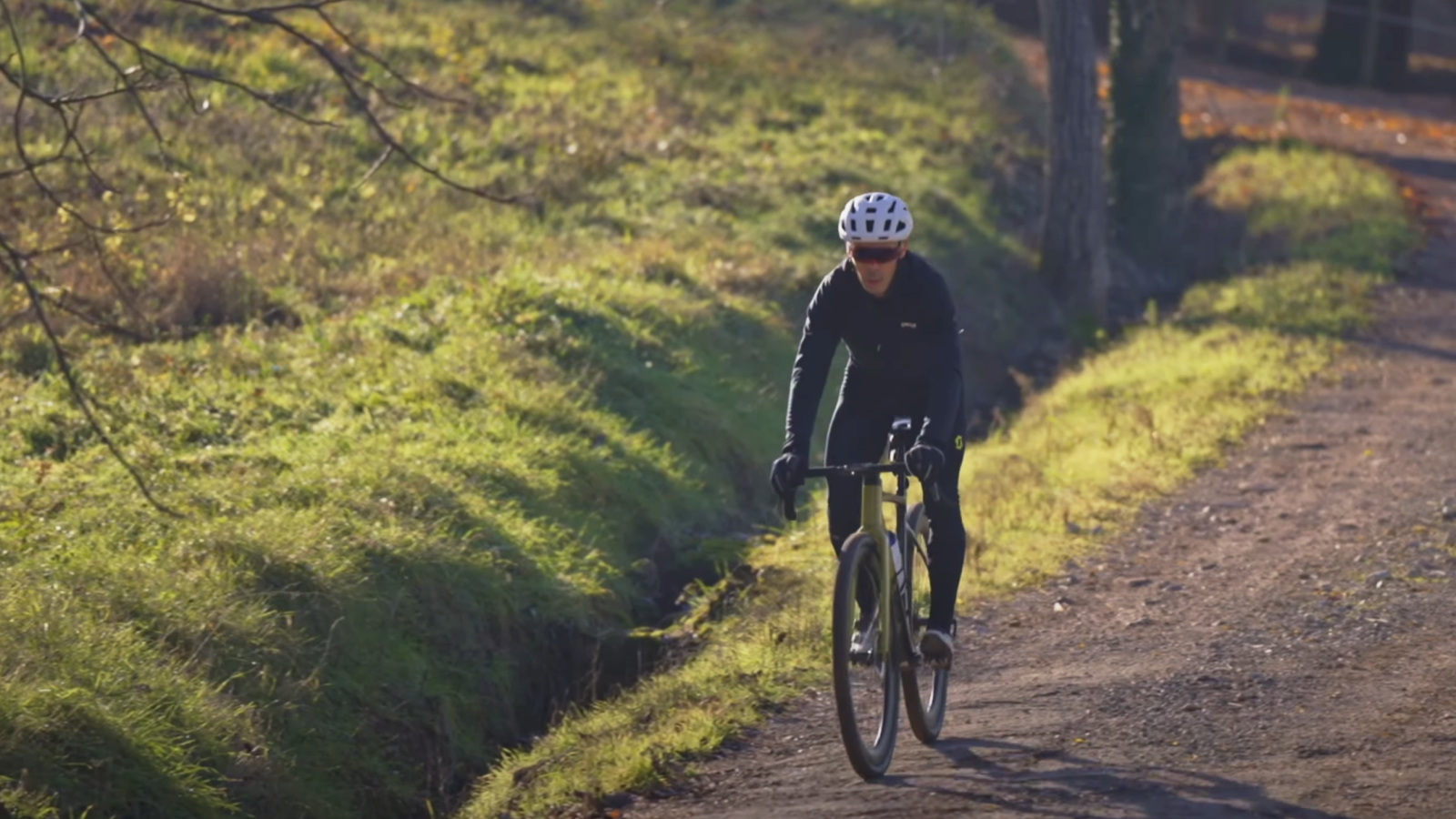 Simulazione di una gara gravel: come e quando spingere a tutta