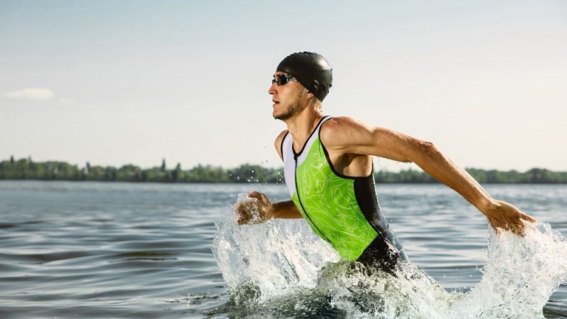Come si fanno i cambi nel triathlon: guida alle transizioni