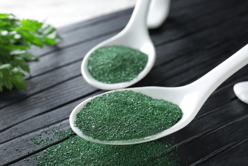 Spirulina: a cosa serve, benefici e quando assumerla