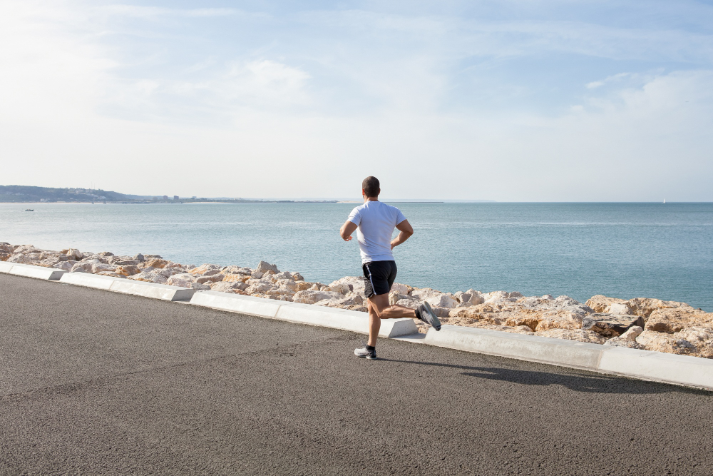 Correre in vacanza: come allenarsi d’estate senza stress